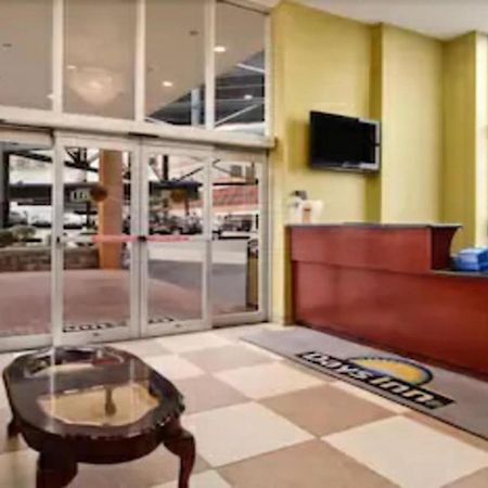 Days Inn By Wyndham Long Island City Ню Йорк Екстериор снимка