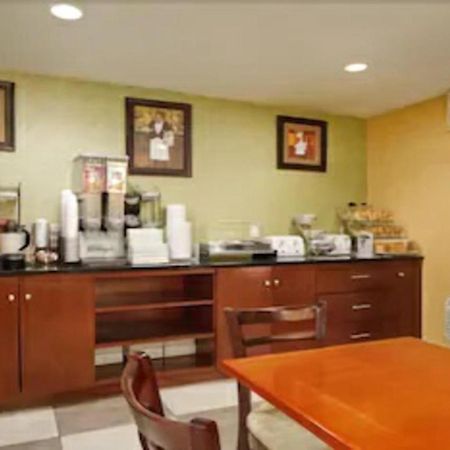 Days Inn By Wyndham Long Island City Ню Йорк Екстериор снимка