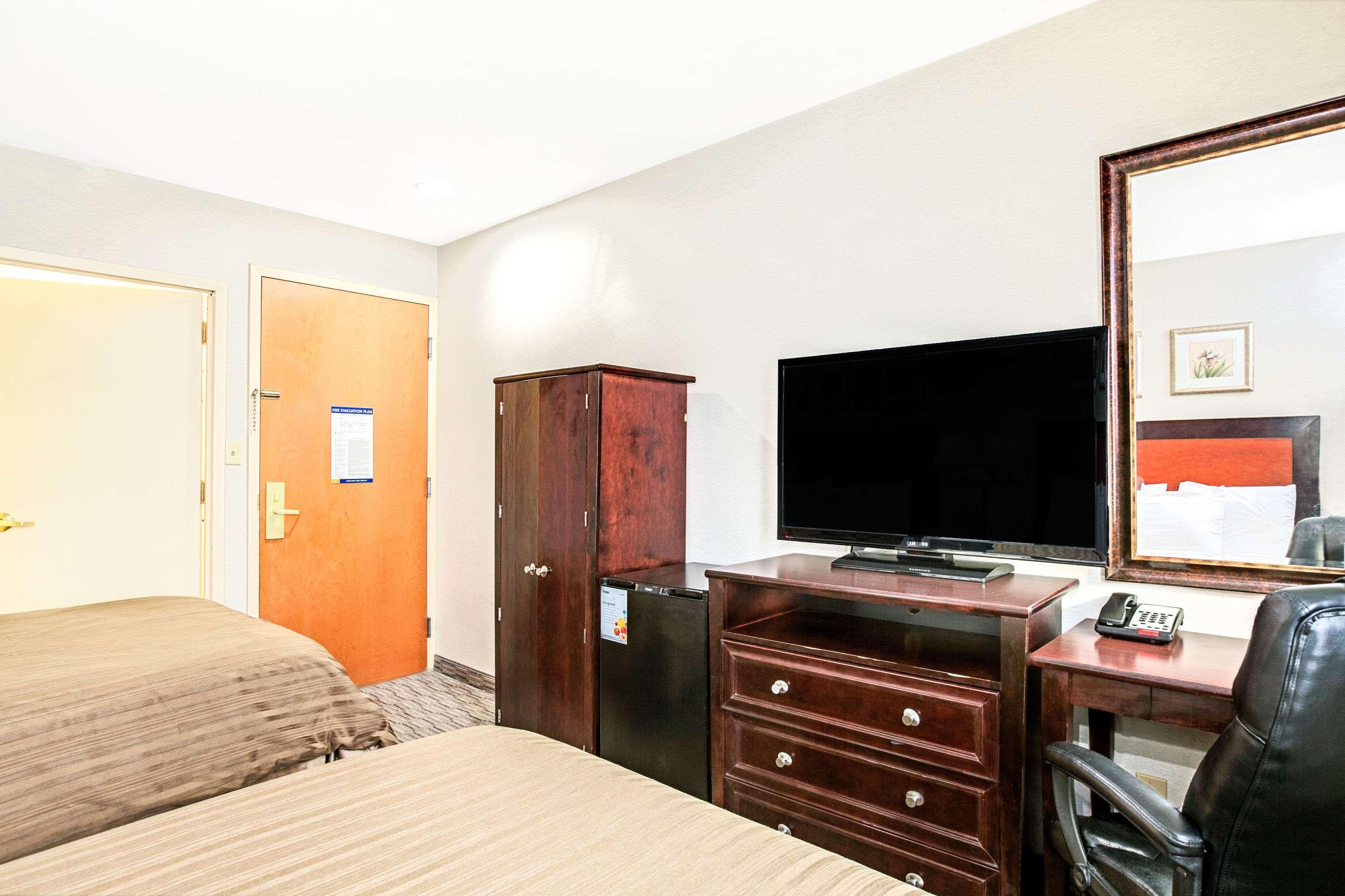 Days Inn By Wyndham Long Island City Ню Йорк Екстериор снимка
