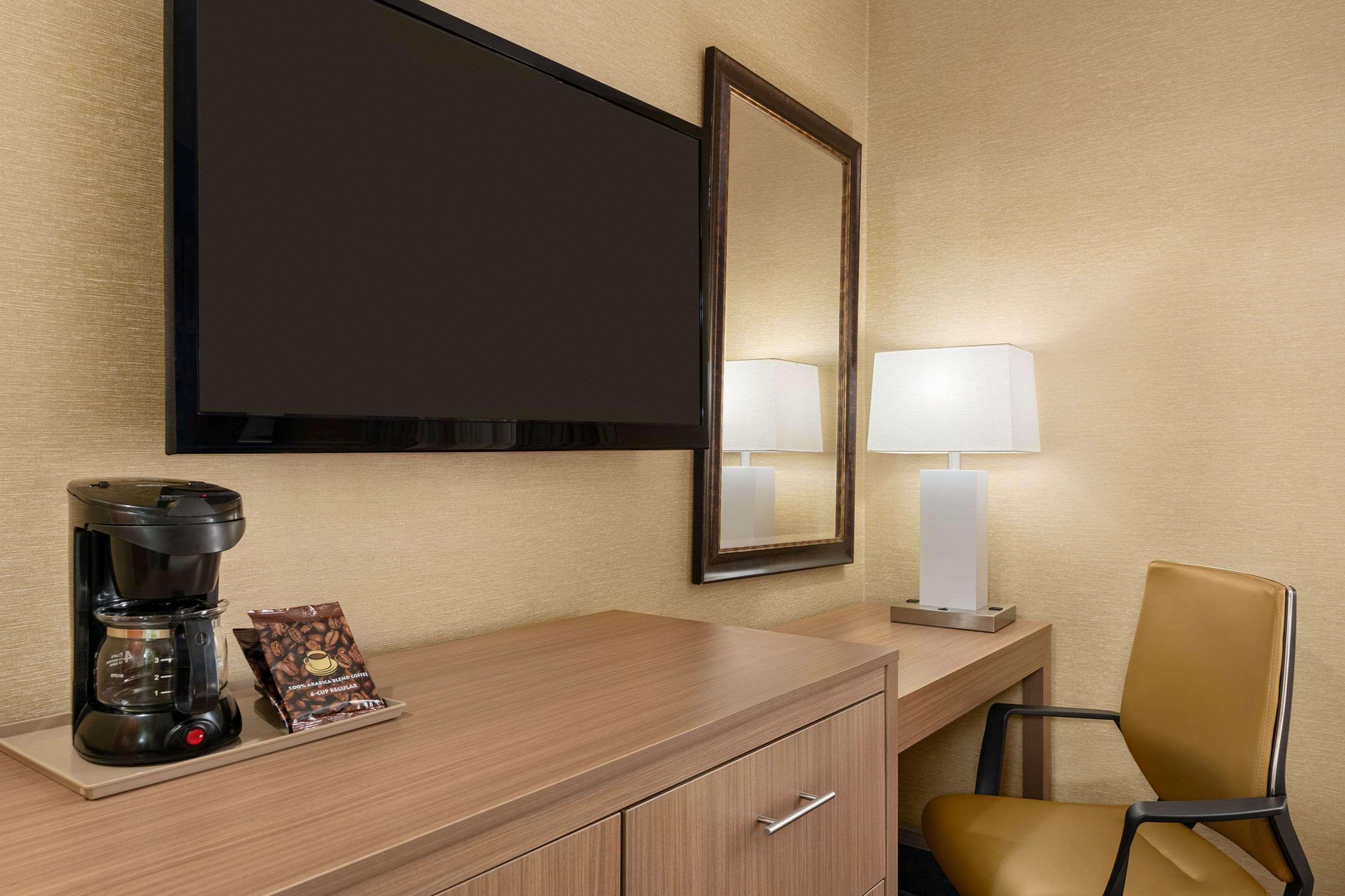 Days Inn By Wyndham Long Island City Ню Йорк Екстериор снимка