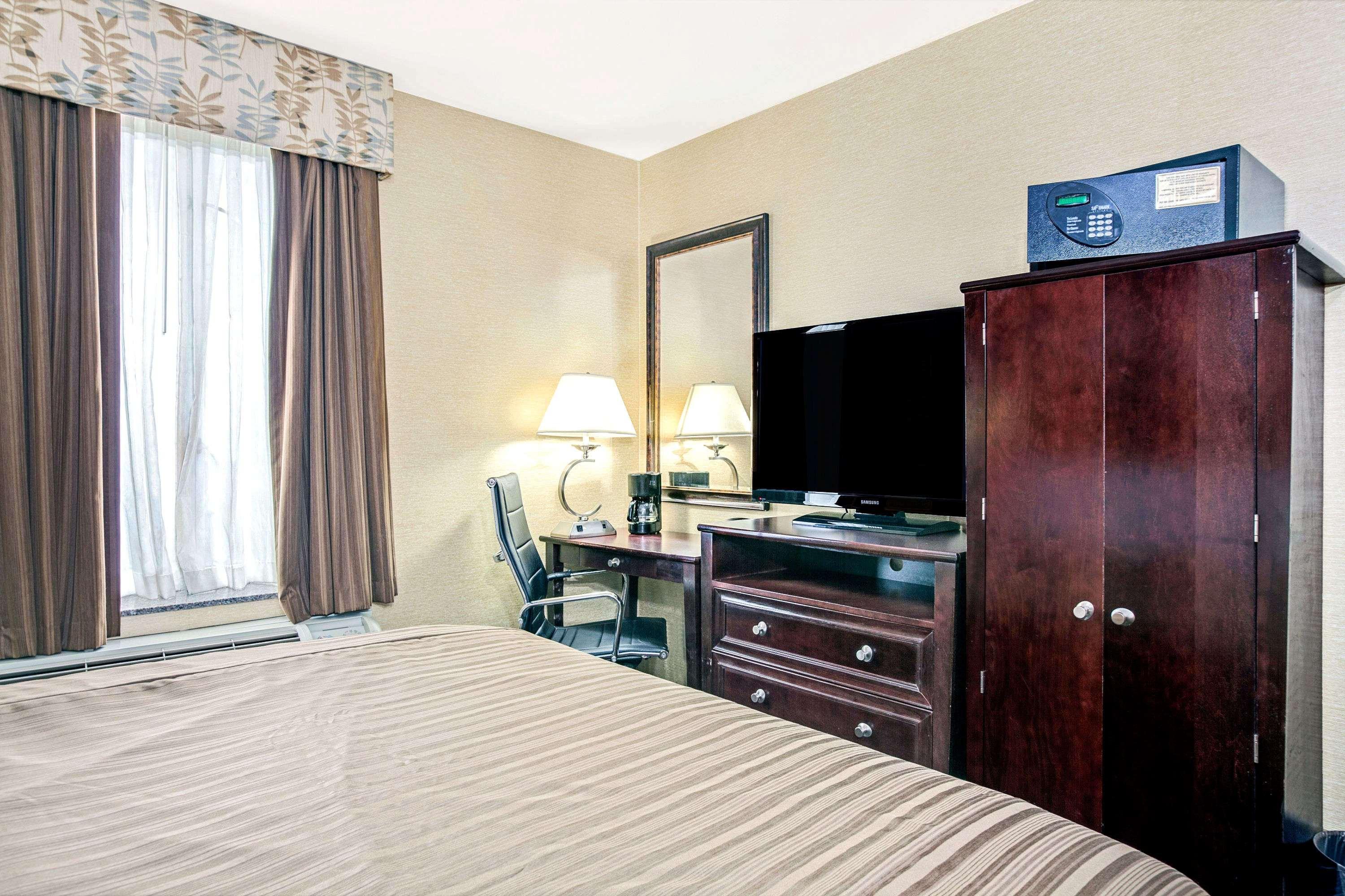 Days Inn By Wyndham Long Island City Ню Йорк Екстериор снимка
