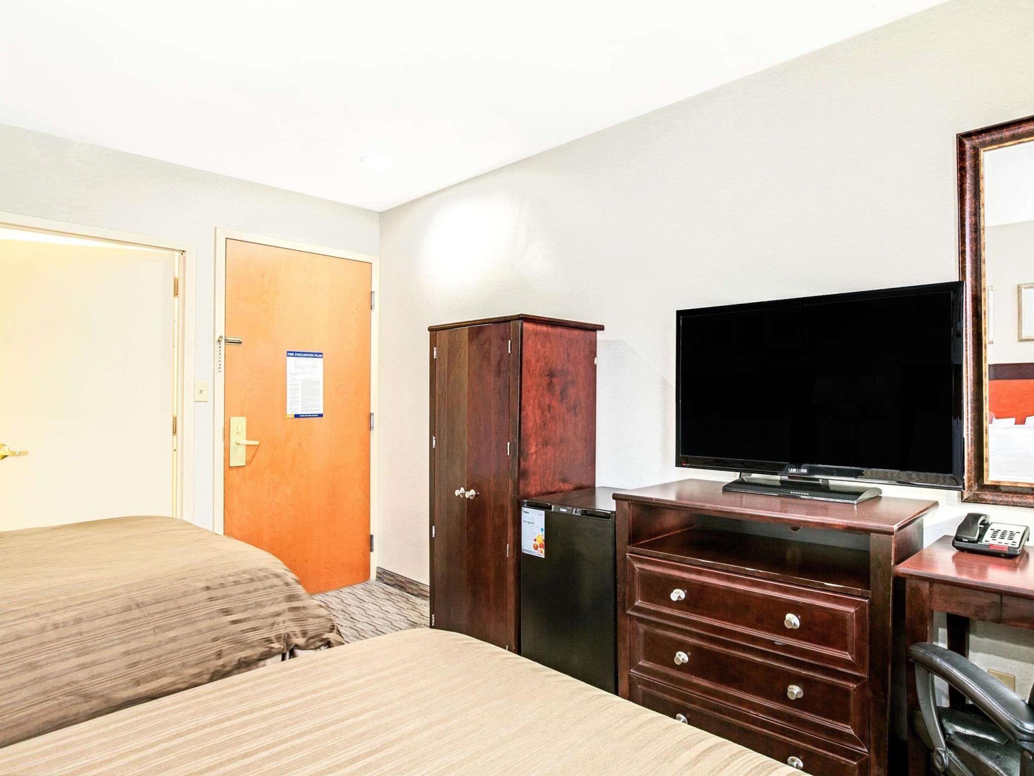Days Inn By Wyndham Long Island City Ню Йорк Екстериор снимка