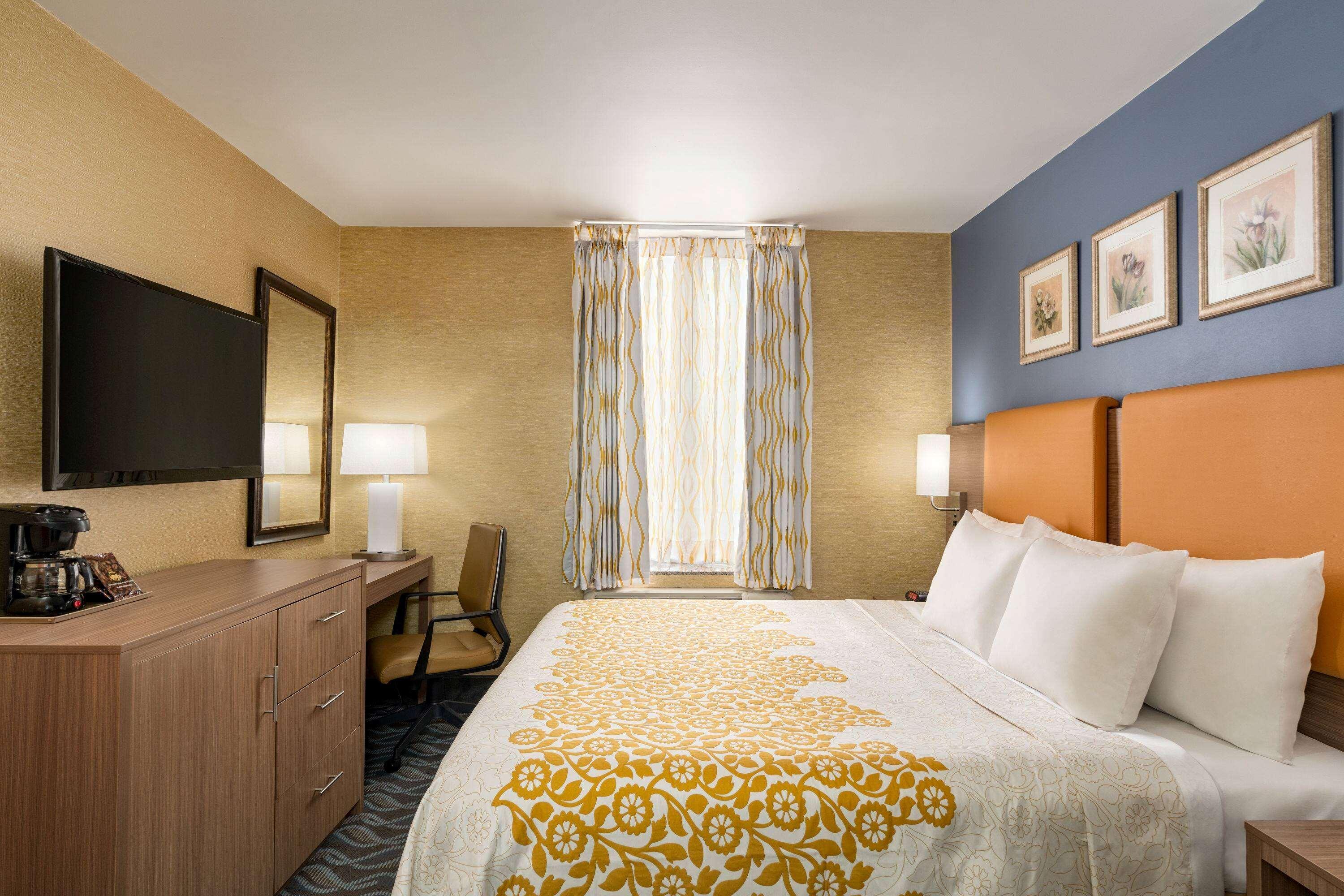 Days Inn By Wyndham Long Island City Ню Йорк Екстериор снимка