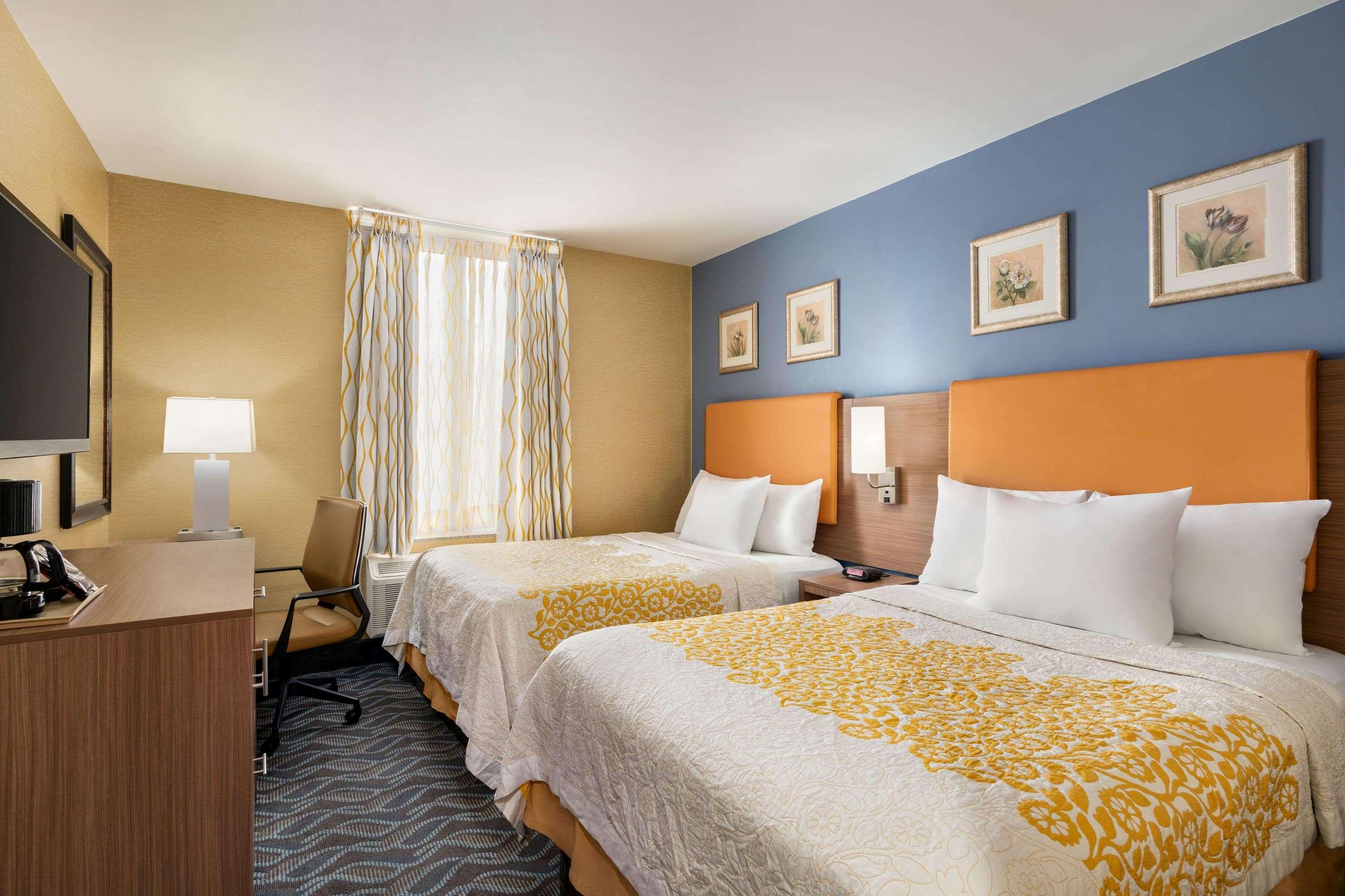 Days Inn By Wyndham Long Island City Ню Йорк Екстериор снимка