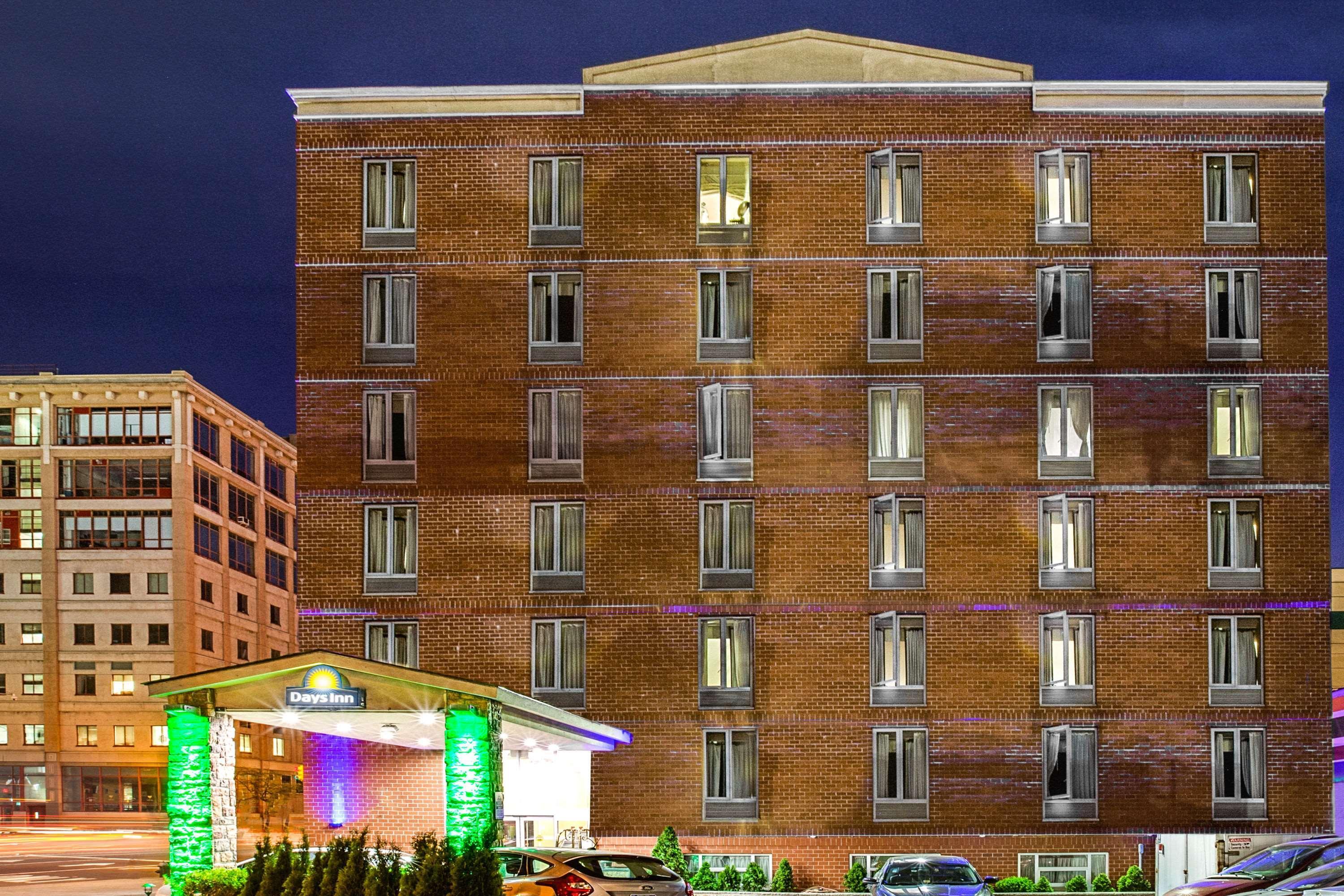 Days Inn By Wyndham Long Island City Ню Йорк Екстериор снимка