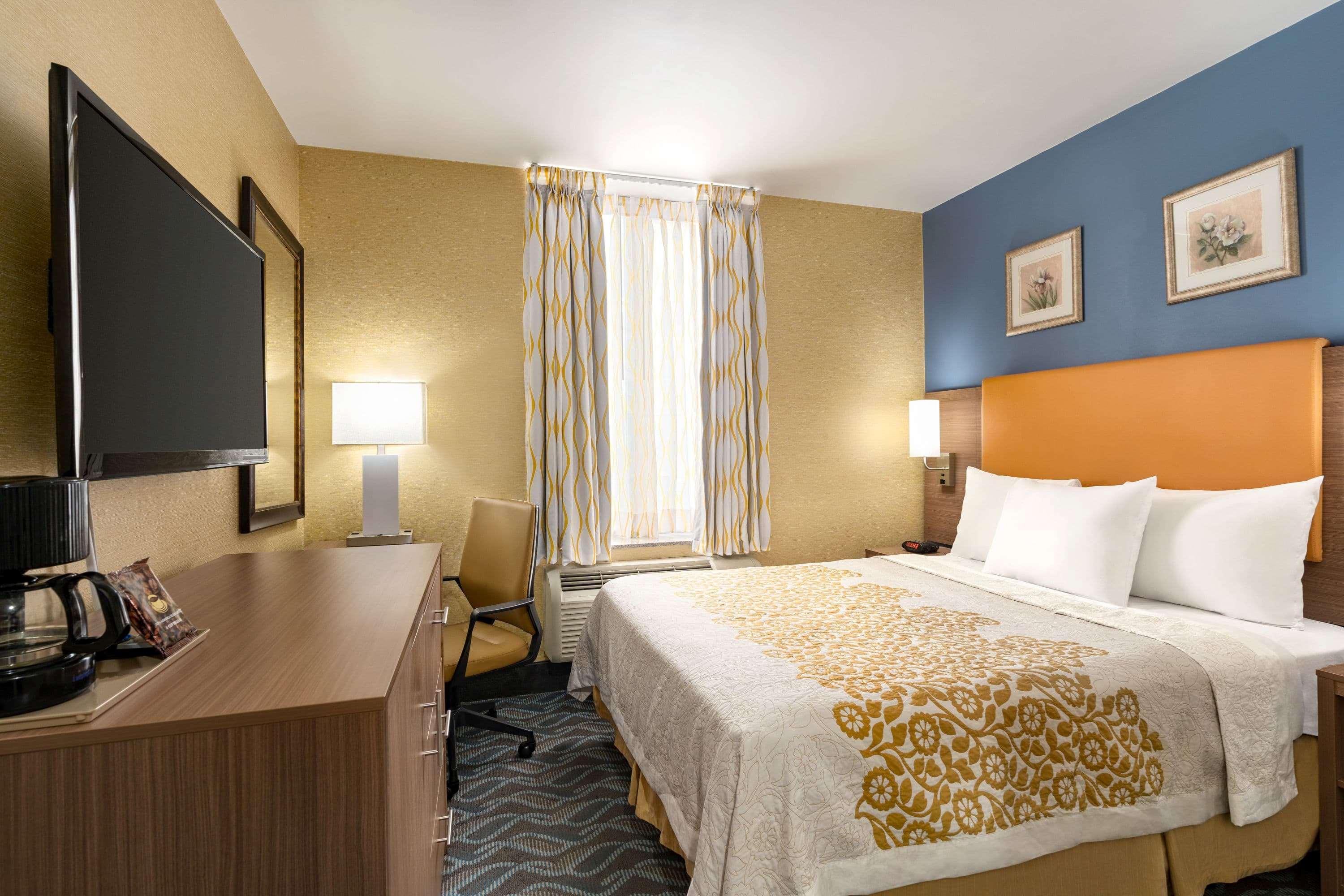 Days Inn By Wyndham Long Island City Ню Йорк Екстериор снимка