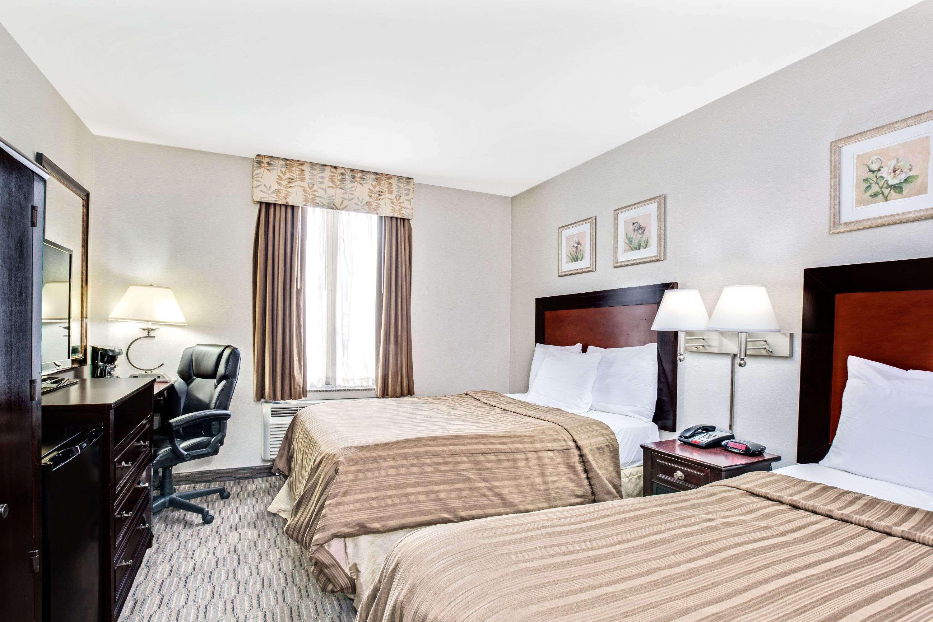 Days Inn By Wyndham Long Island City Ню Йорк Екстериор снимка