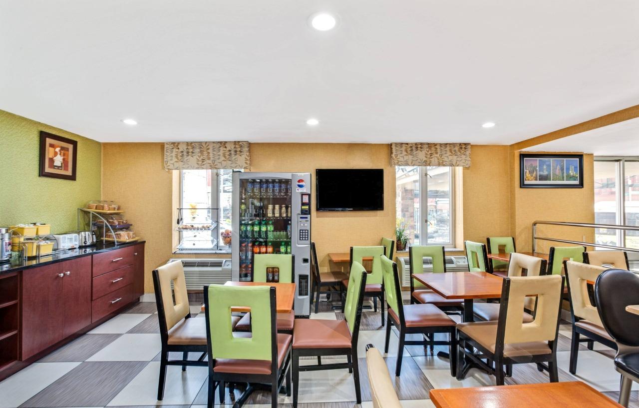 Days Inn By Wyndham Long Island City Ню Йорк Екстериор снимка